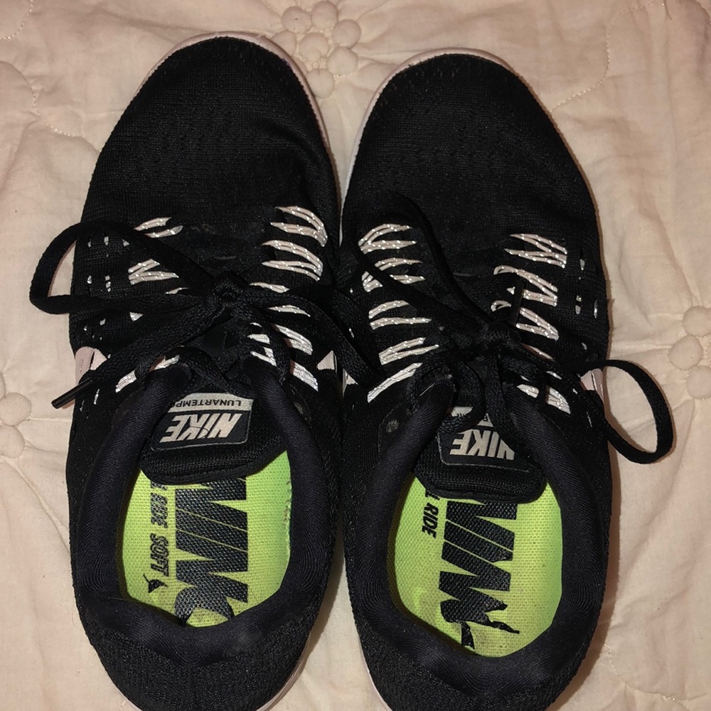 Black nike running shoes